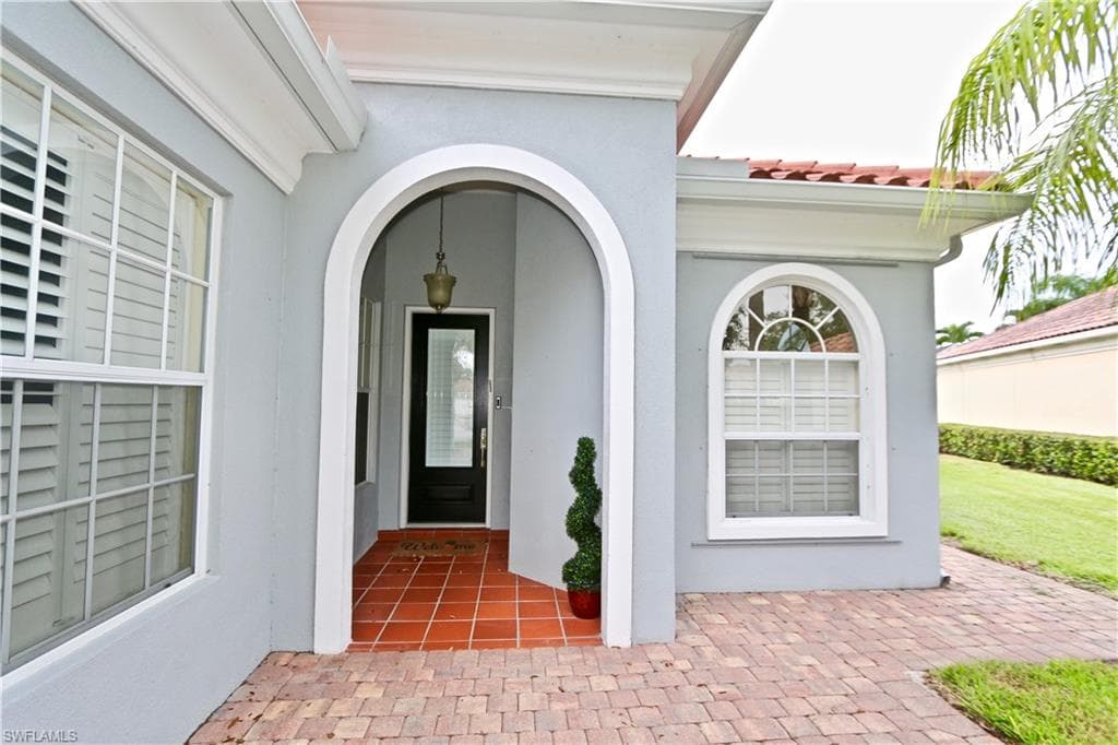 5495 Freeport Ln, Naples, FL 34119-4