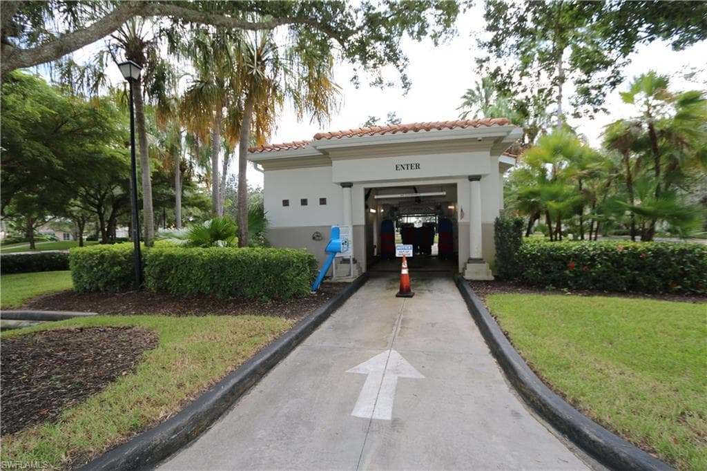 5495 Freeport Ln, Naples, FL 34119-49