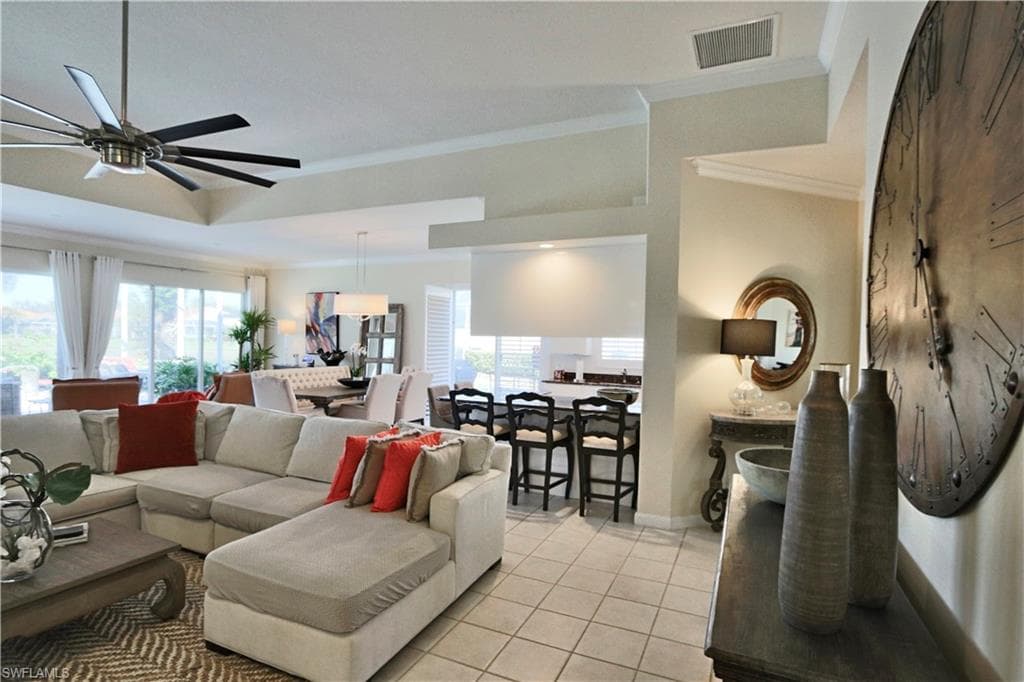 5495 Freeport Ln, Naples, FL 34119-8