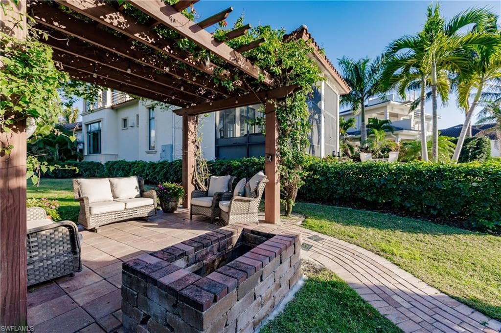 1801 Kingfish Rd, Naples, FL 34102-27