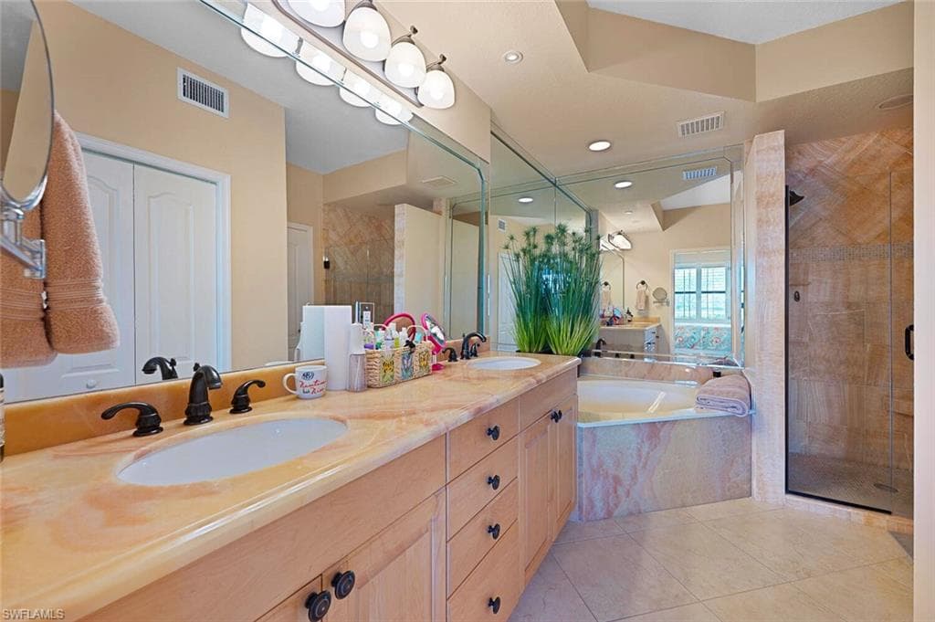 2421 Ravenna Blvd 101, Naples, FL 34109-9