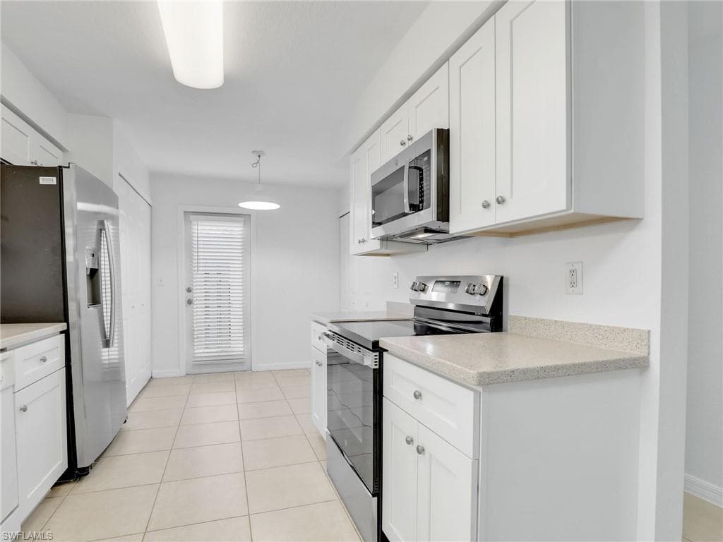 15405 Cedarwood Ln 104, Naples, FL 34110-11