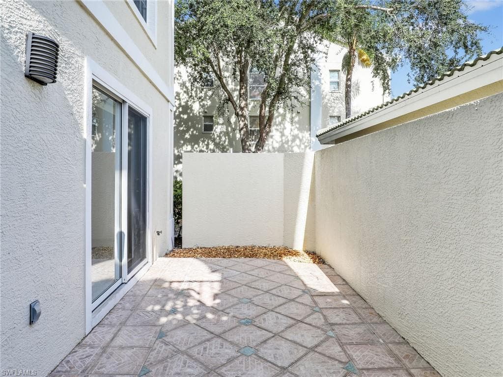 15405 Cedarwood Ln 104, Naples, FL 34110-38