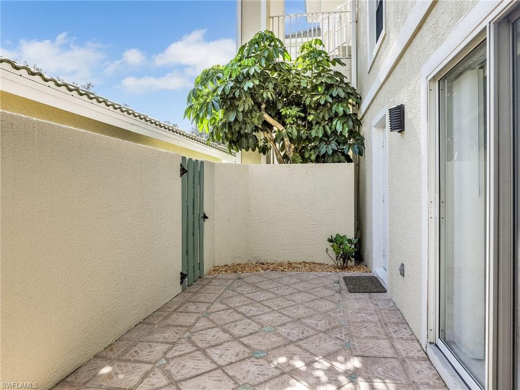 15405 Cedarwood Ln 104, Naples, FL 34110-39