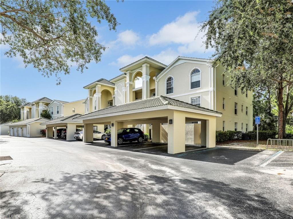 15405 Cedarwood Ln 104, Naples, FL 34110-4