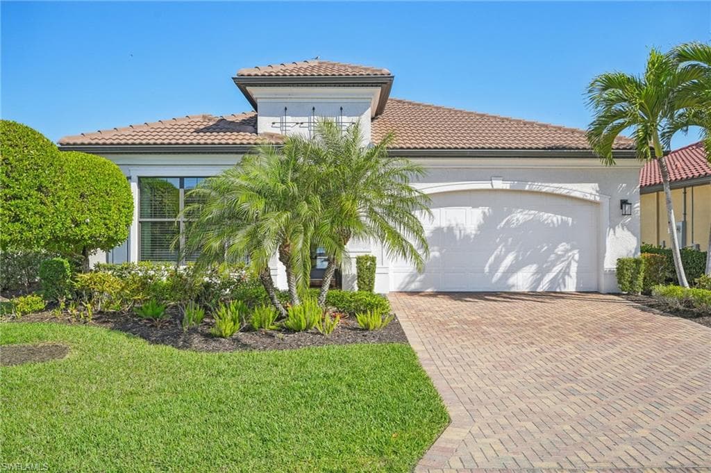 1489 Artesia Dr W, Naples, FL 34113-3