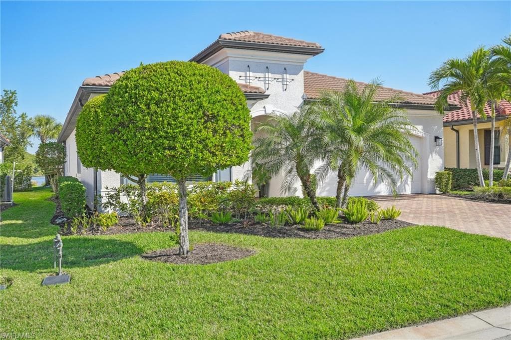 1489 Artesia Dr W, Naples, FL 34113-5