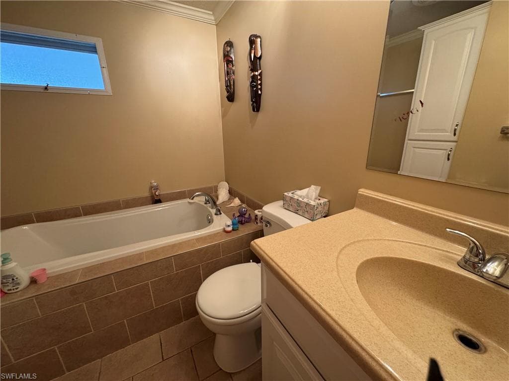 84 Enchanting Blvd, Naples, FL 34112-15