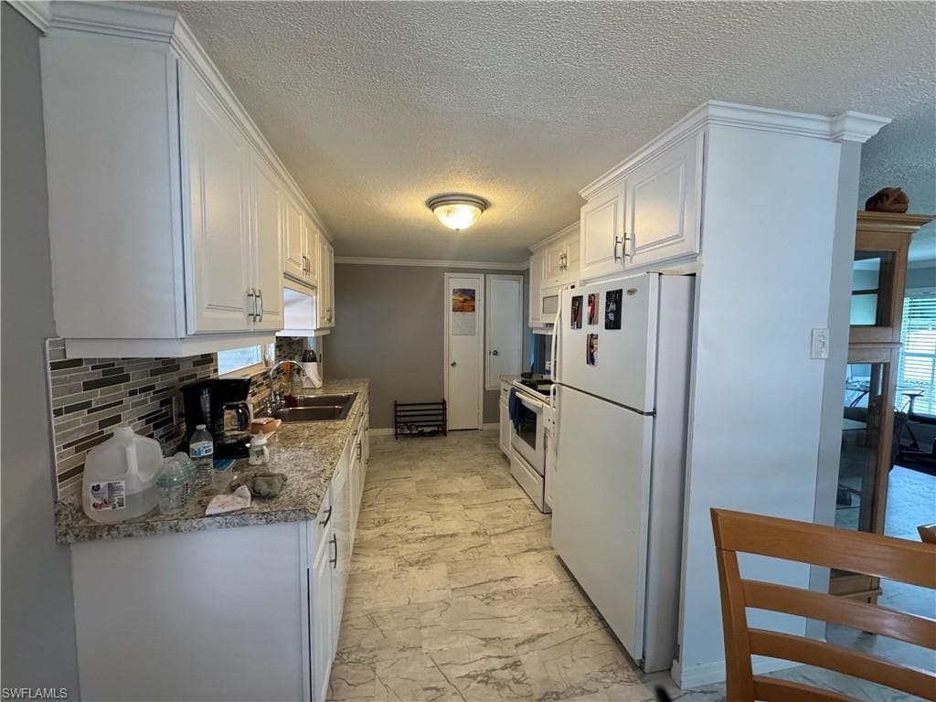 84 Enchanting Blvd, Naples, FL 34112-17