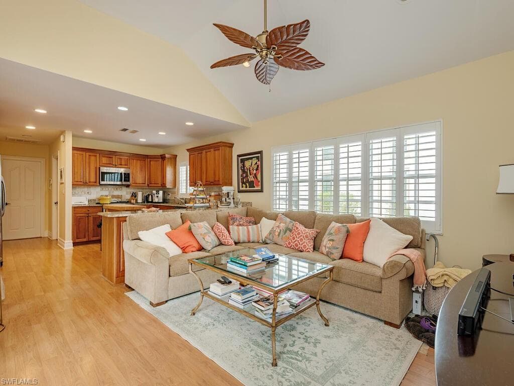 143 Edgemere Way S, Naples, FL 34105-4