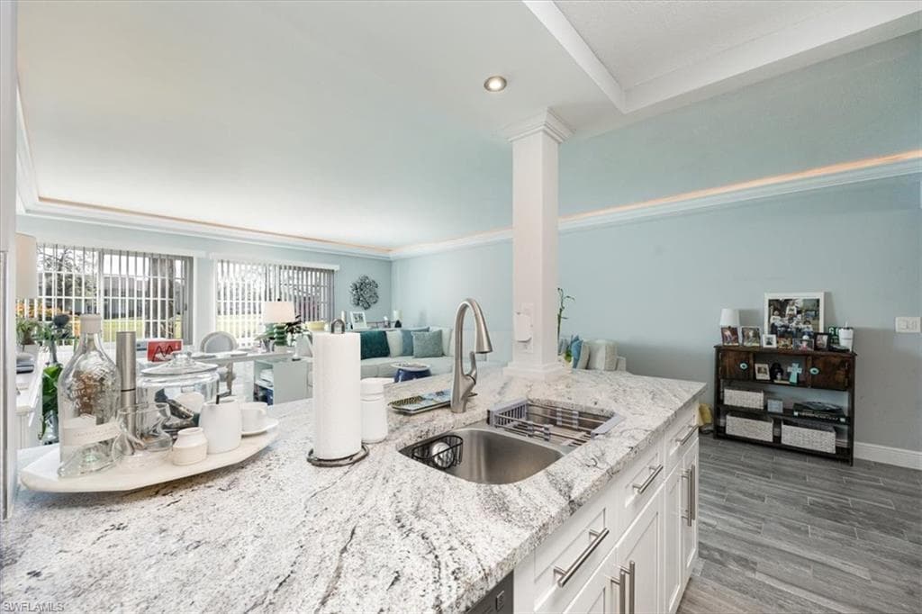 1085 Forest Lakes Dr 8105, Naples, FL 34105-9