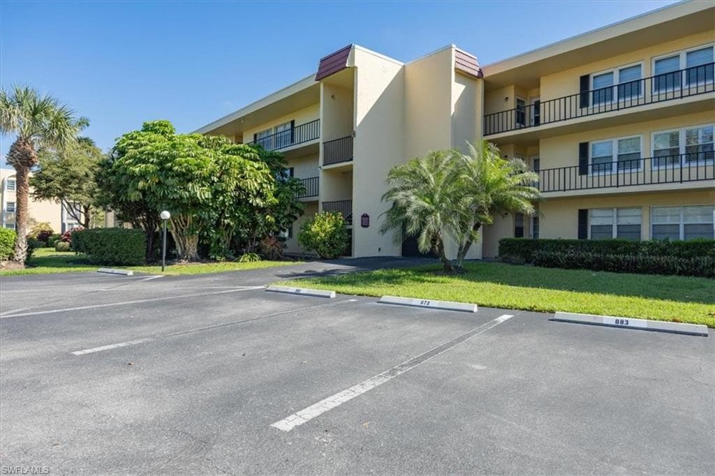 1085 Forest Lakes Dr 8105, Naples, FL 34105-14