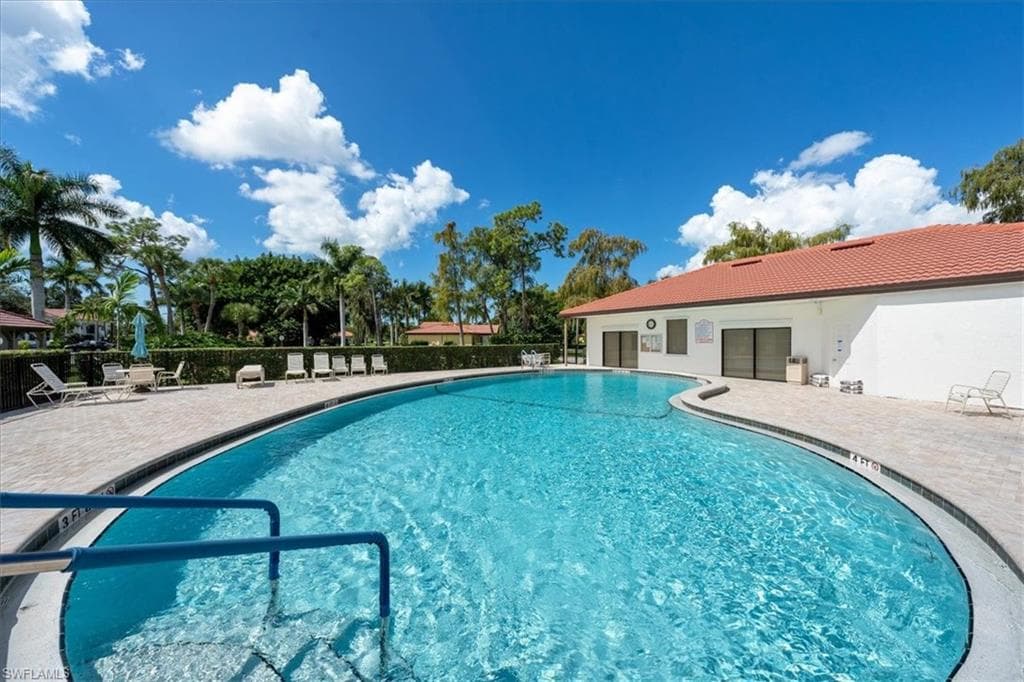 1085 Forest Lakes Dr 8105, Naples, FL 34105-18