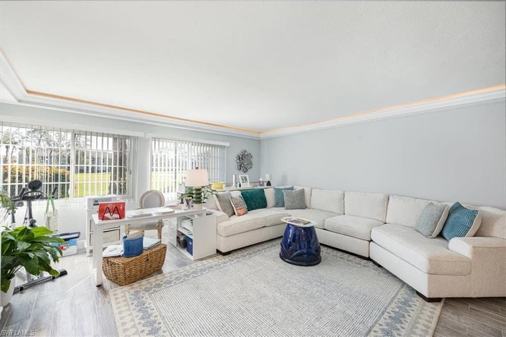 1085 Forest Lakes Dr 8105, Naples, FL 34105-1