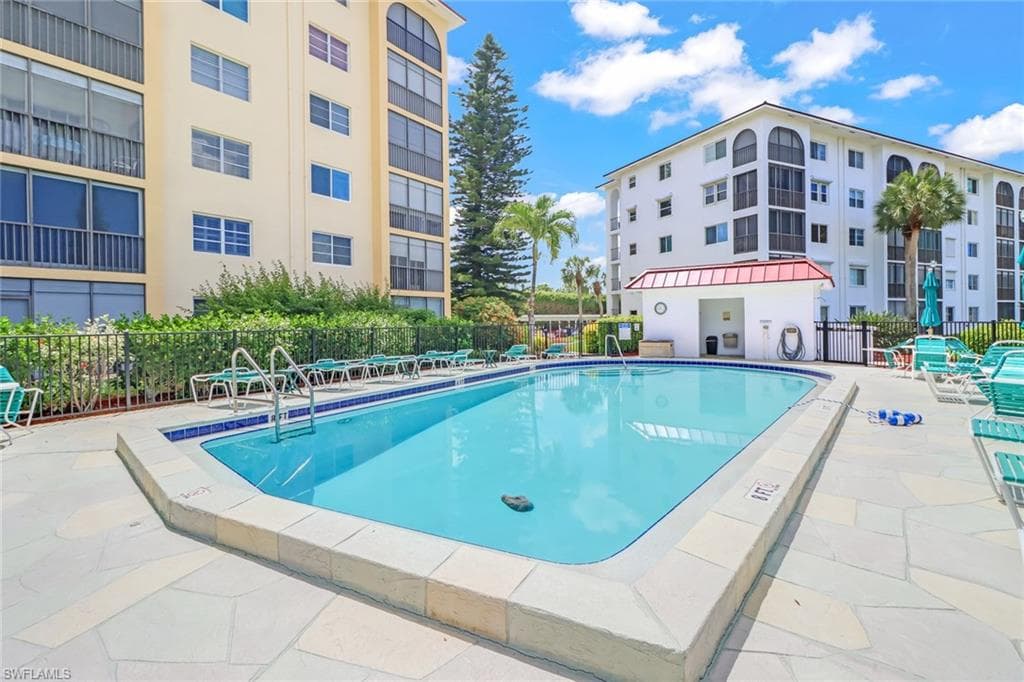29 High Point Cir E 508, Naples, FL 34103-23
