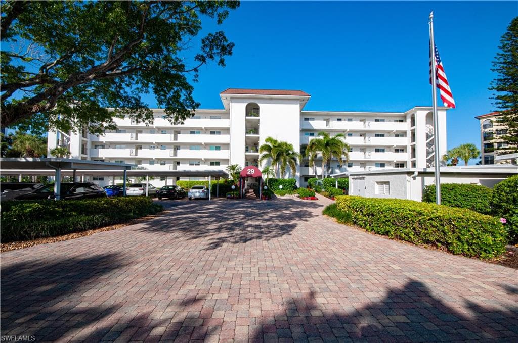 29 High Point Cir E 508, Naples, FL 34103-4
