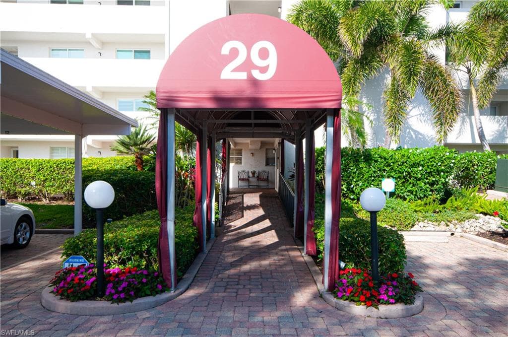 29 High Point Cir E 508, Naples, FL 34103-5