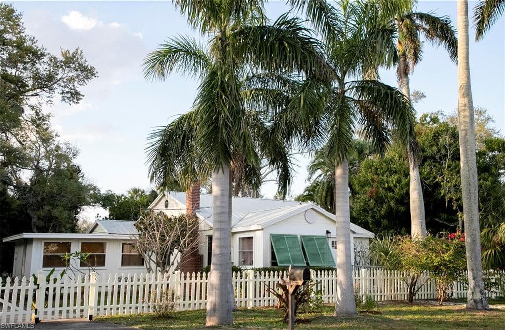 3461 Edgewood Ave, Fort Myers, FL 33916-20