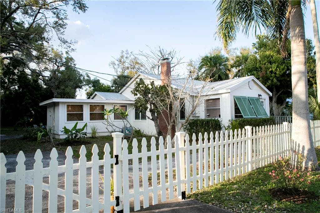 3461 Edgewood Ave, Fort Myers, FL 33916-2