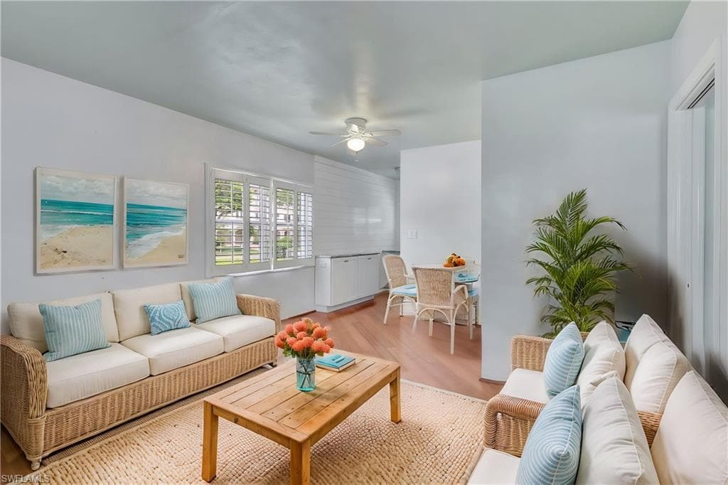 550 4th Ave S 9, Naples, FL 34102-10