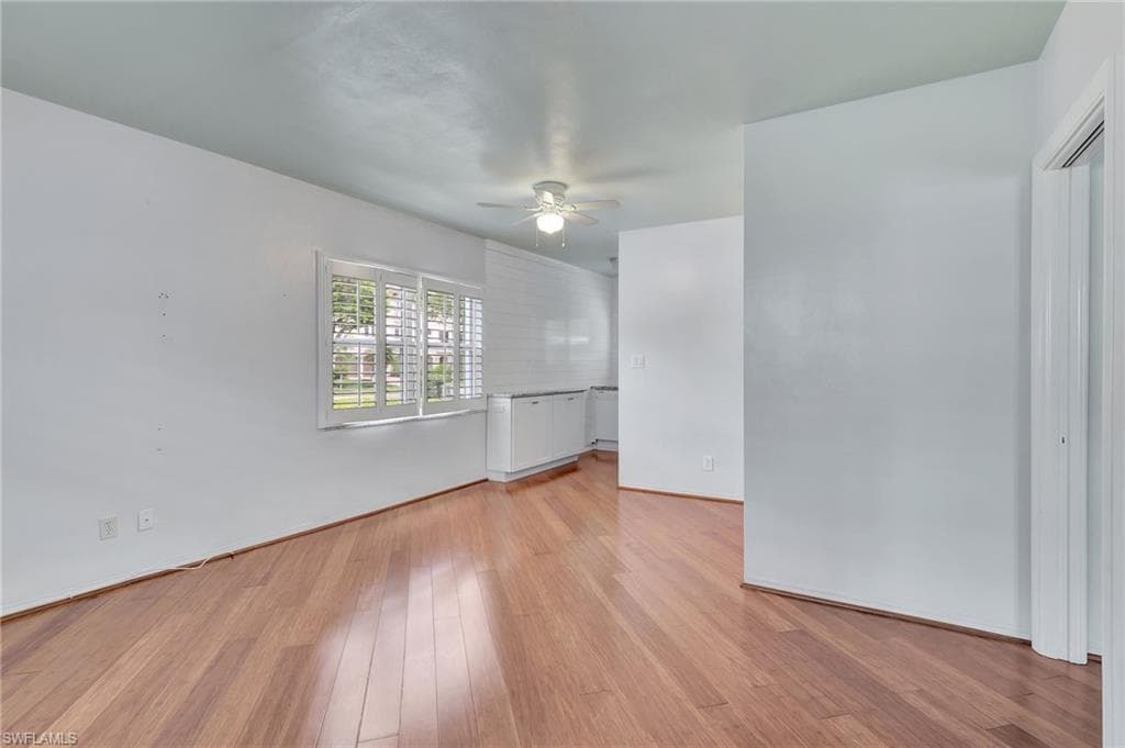 550 4th Ave S 9, Naples, FL 34102-11