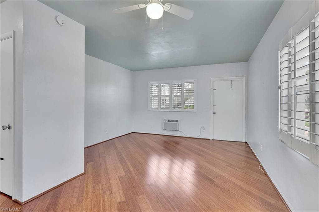 550 4th Ave S 9, Naples, FL 34102-13