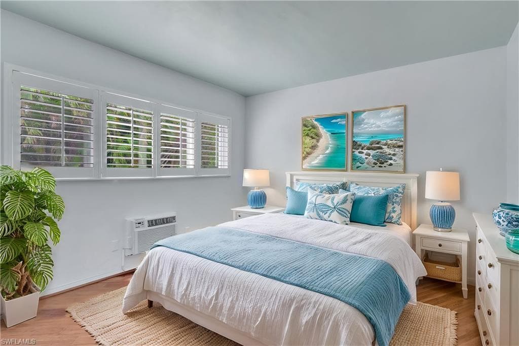 550 4th Ave S 9, Naples, FL 34102-14