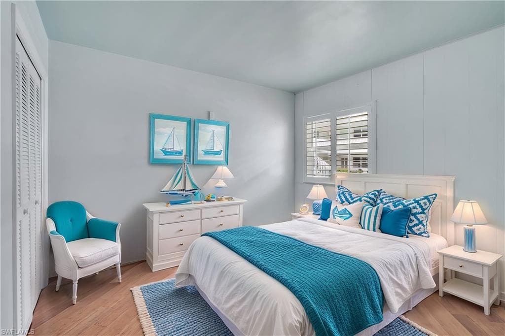 550 4th Ave S 9, Naples, FL 34102-18