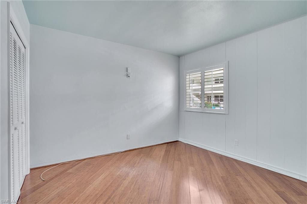 550 4th Ave S 9, Naples, FL 34102-19