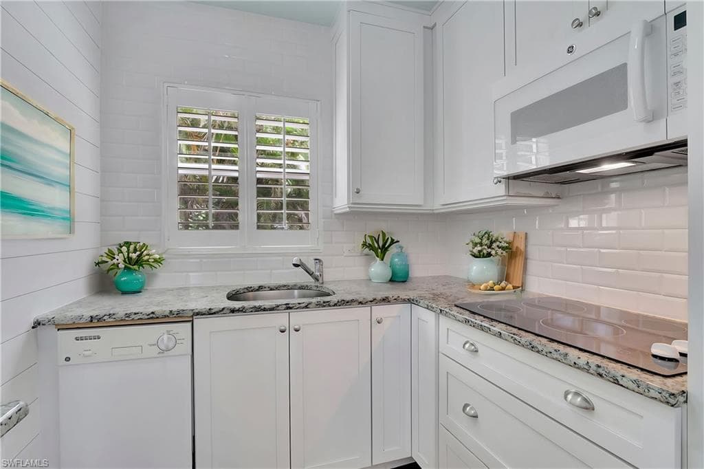 550 4th Ave S 9, Naples, FL 34102-22