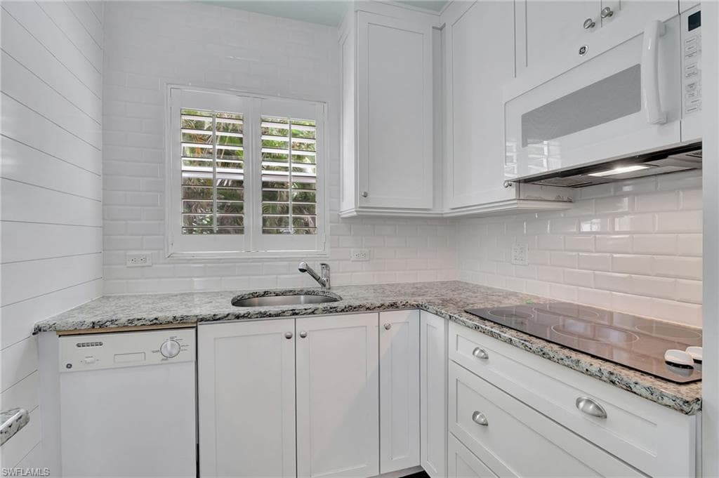 550 4th Ave S 9, Naples, FL 34102-23