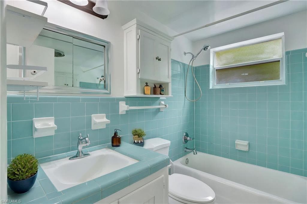 550 4th Ave S 9, Naples, FL 34102-25