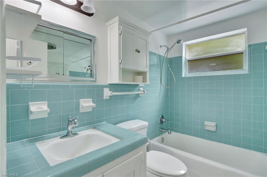 550 4th Ave S 9, Naples, FL 34102-26