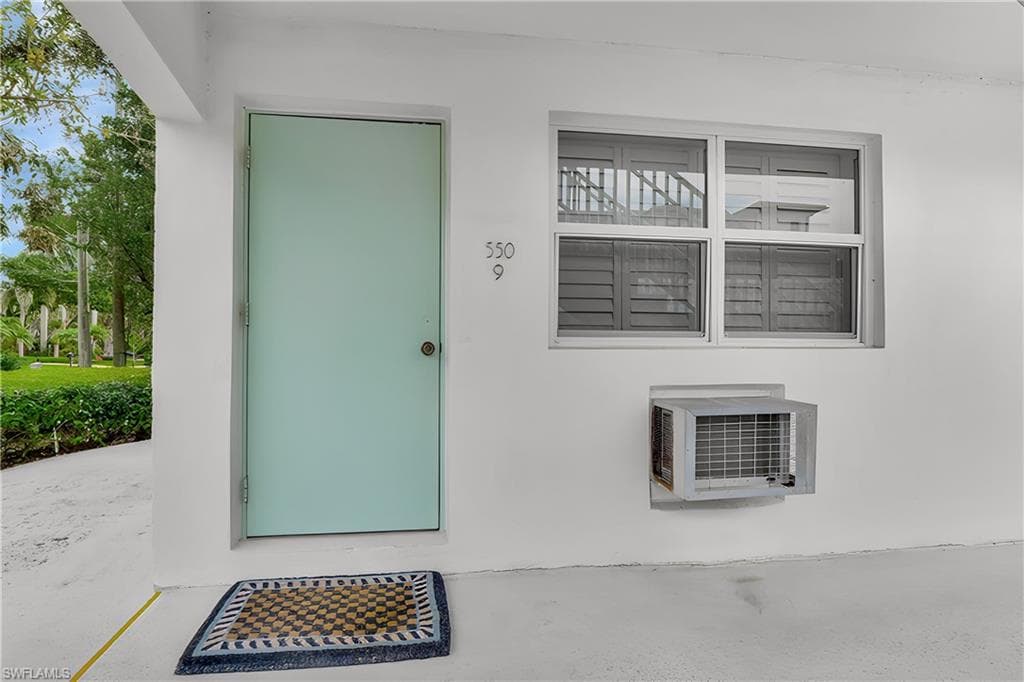 550 4th Ave S 9, Naples, FL 34102-33