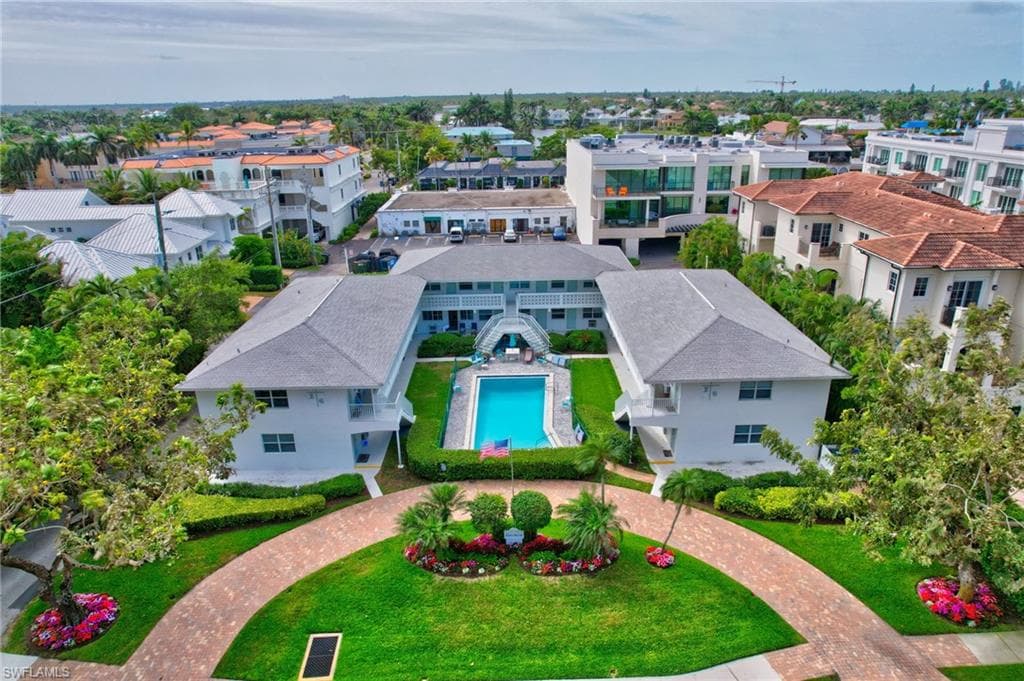 550 4th Ave S 9, Naples, FL 34102-35