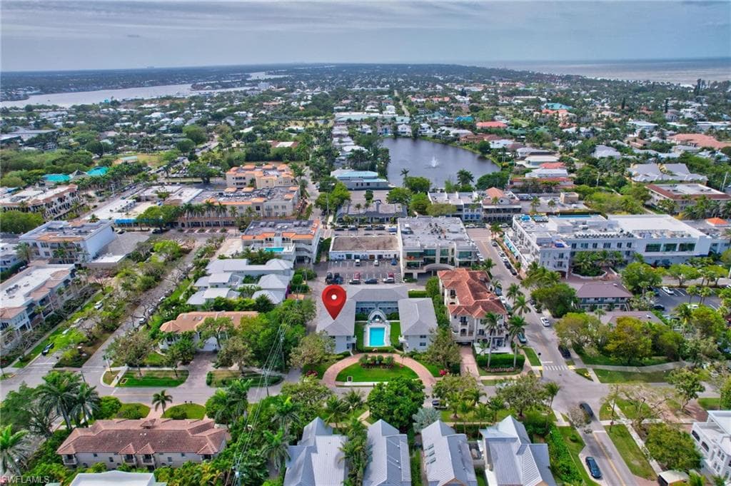 550 4th Ave S 9, Naples, FL 34102-37