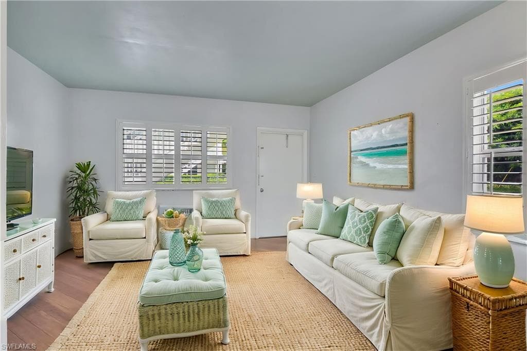 550 4th Ave S 9, Naples, FL 34102-6