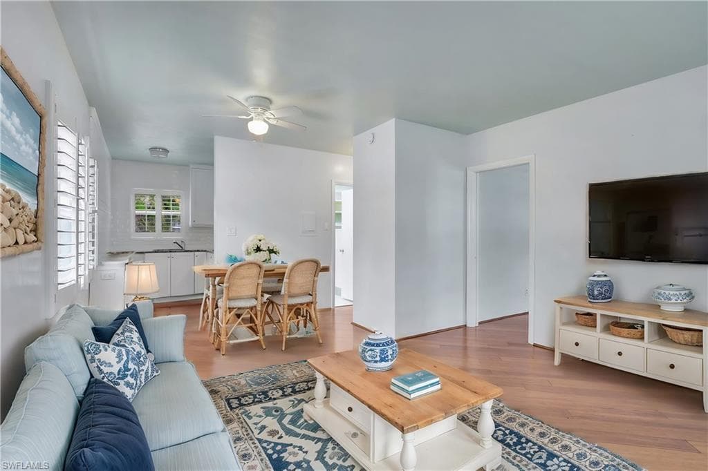 550 4th Ave S 9, Naples, FL 34102-8