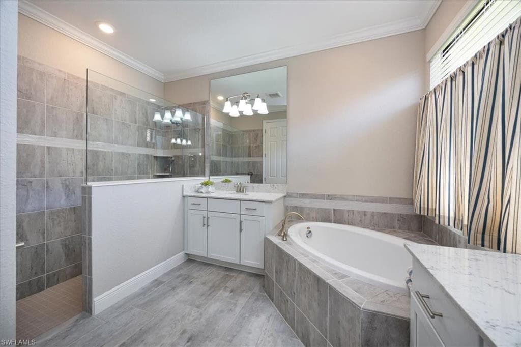 2014 Mustique St, Naples, FL 34120-10