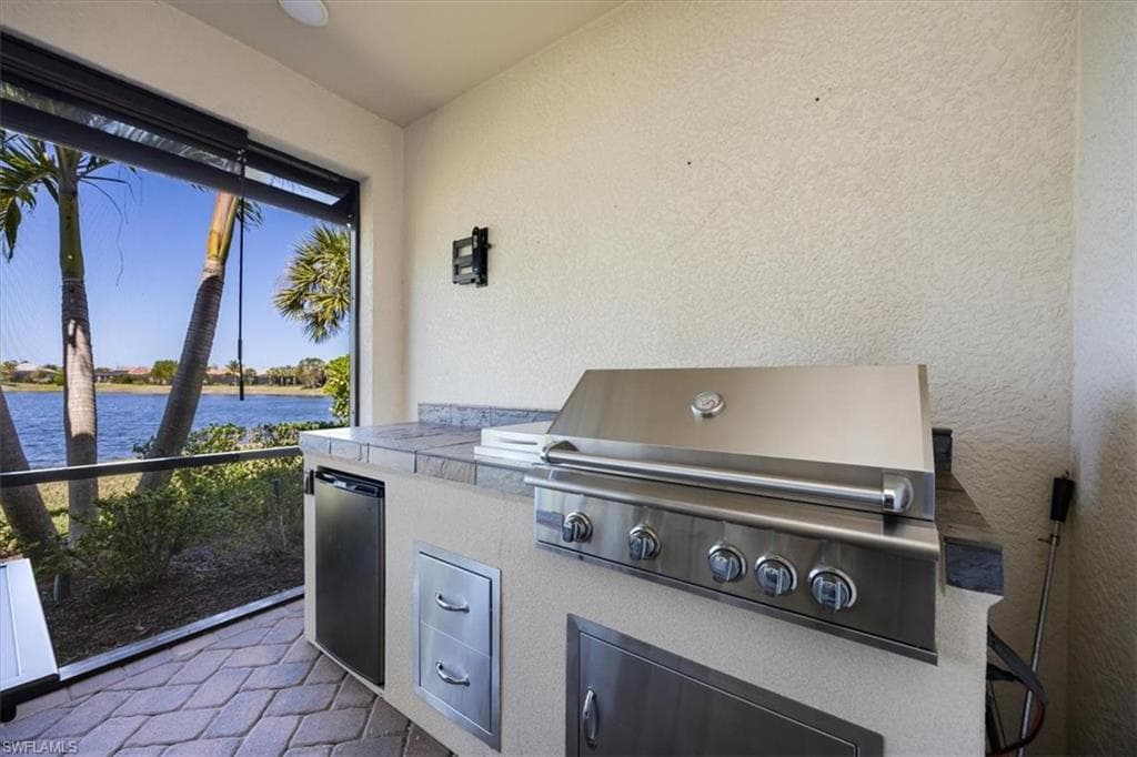 2014 Mustique St, Naples, FL 34120-15