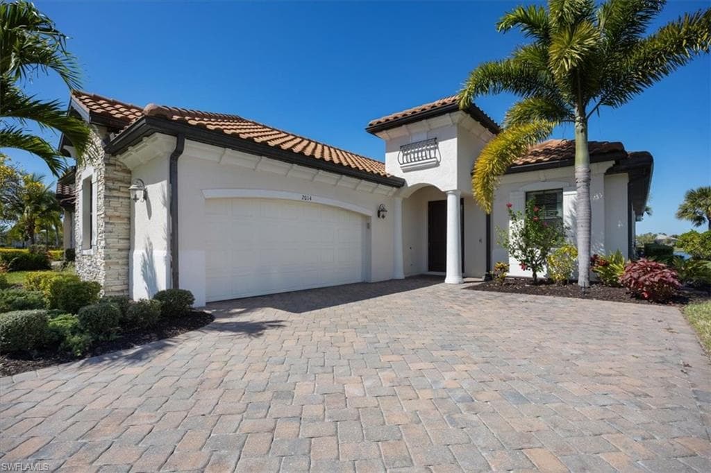2014 Mustique St, Naples, FL 34120-16