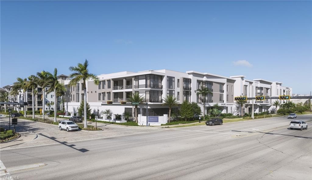 233 12th St S 203, Naples, FL 34102-2