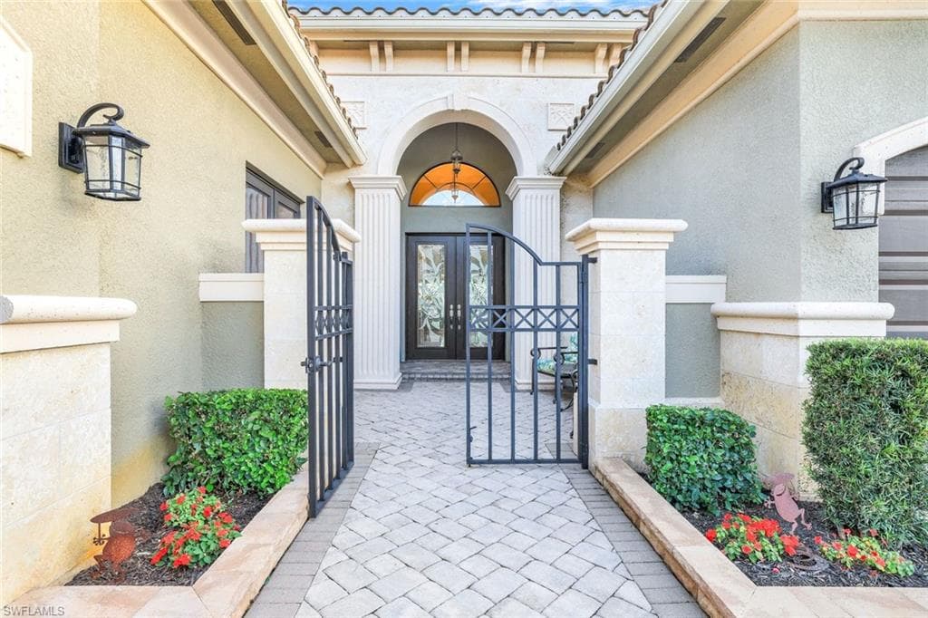 2915 Cinnamon Bay Cir, Naples, FL 34119-4