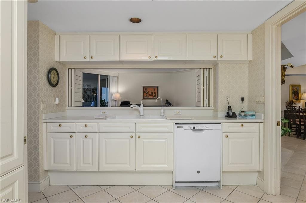 4021 Gulf Shore Blvd N 304, Naples, FL 34103-12
