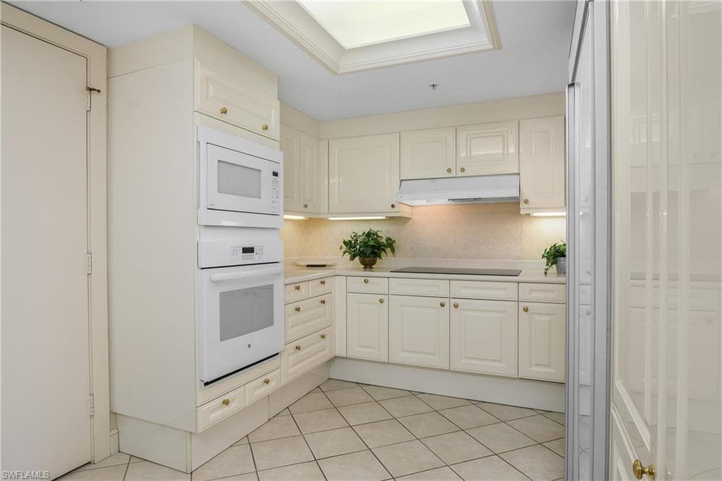 4021 Gulf Shore Blvd N 304, Naples, FL 34103-14