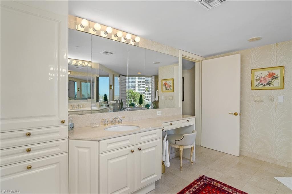 4021 Gulf Shore Blvd N 304, Naples, FL 34103-19