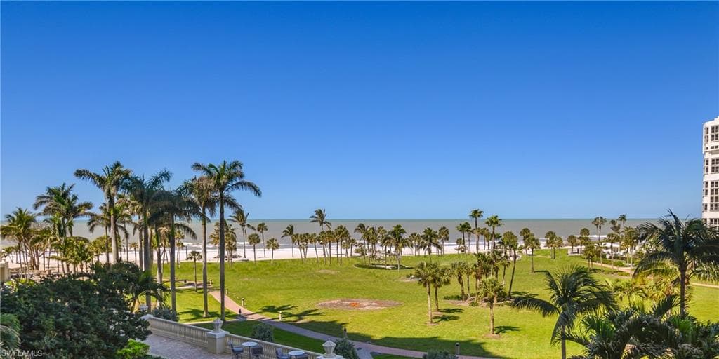 4021 Gulf Shore Blvd N 304, Naples, FL 34103-4