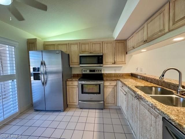 2372 Hidden Lake Dr 806, Naples, FL 34112-3