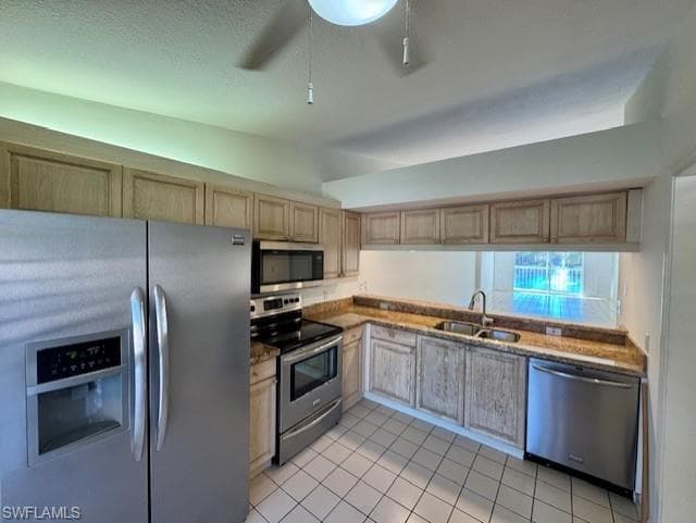 2372 Hidden Lake Dr 806, Naples, FL 34112-4