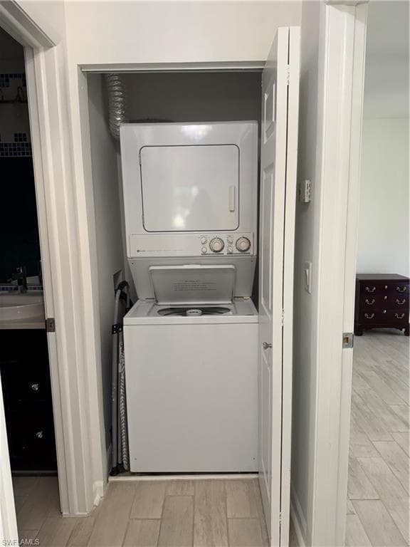 156 Harrison Rd J4, Naples, FL 34112-9